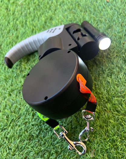 "Correa Retráctil Doble 360° con Linterna LED"